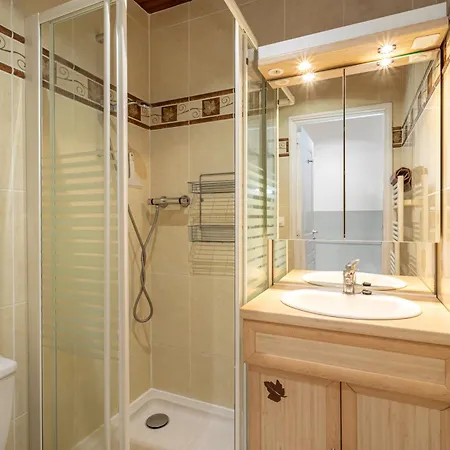 5 Entre 2 Et 4 Personne Holiday home Reynes
